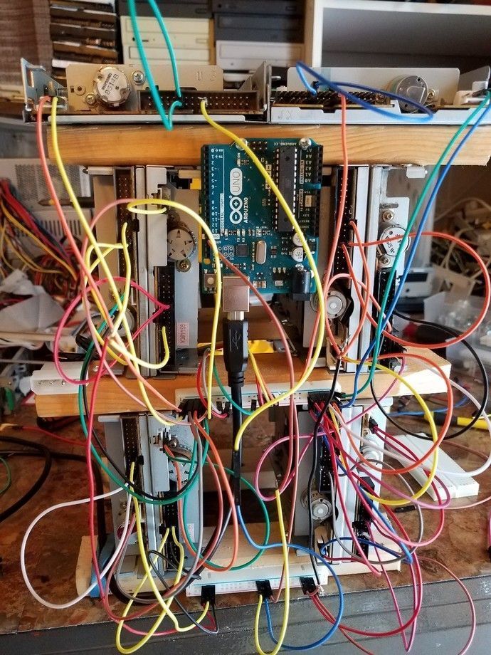 Floppy drives connected to uno